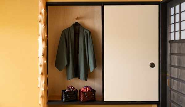 豊岡から世界へMade in Japanの木製ハンガー『NAKATA HANGER 』