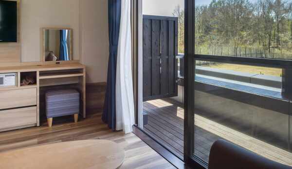 愛犬と出られるバルコニーからプライベートなひと時をお過ごしください。