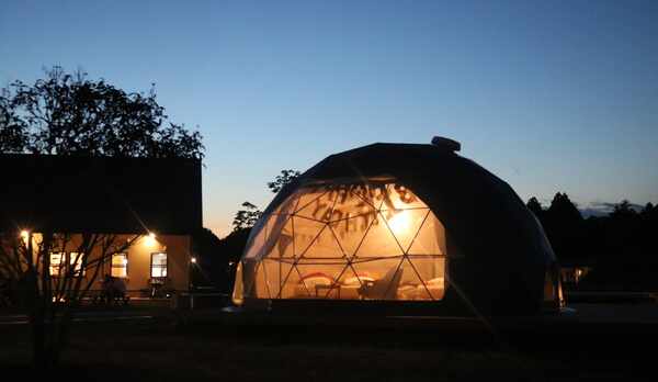 ドームテント　夜外観