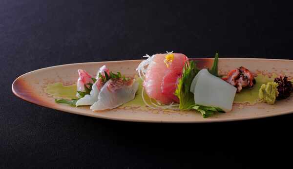 【ベーシック】間人港の仲買人である主人が目利きした、間人漁港で水揚げされた新鮮な地魚をお造りで