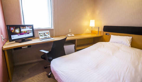 エコノミーシングル（10.5平米・ベッド幅105ｃｍ）。客室内Ｗｉ−Ｆｉ接続可能♪