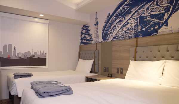 フレンド＆ファミリートリプル　17㎡　幅100㎝のシングルベッド1台と幅150㎝のダブルベッド1台