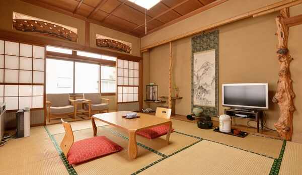 *和室12畳（客室一例）/畳の香りがほのかに薫るお部屋で団欒のひと時をお過ごし下さい。