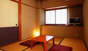 和室六畳間◆落ち着いた雰囲気のお部屋をご用意しております。