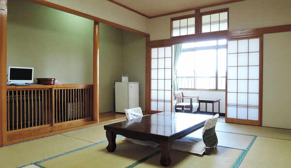 *客室/シンプルな和室でゆっくりと足を伸ばしておくつろぎ下さい。