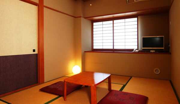 和室六畳間◆落ち着いた雰囲気のお部屋をご用意しております。