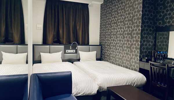 ツインルーム｜全室に導入されたシモンズベッドで、深い眠りを実感いただけます