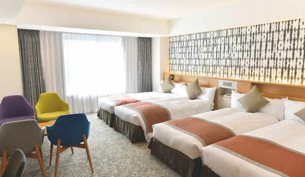 ☆正ベッド4台！36平米のコーナーハリウッドフォース