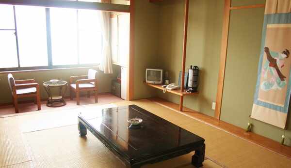 *【和室一例】懐かしい畳の上に足を伸ばして、ごゆっくりお寛ぎください。