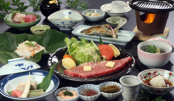 肉厚の飛騨牛ステーキがメインのグレードアッププラン