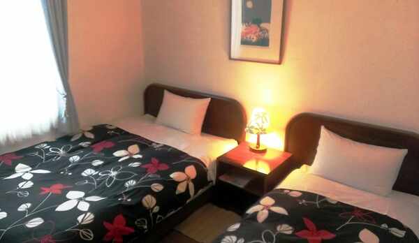 全ベッド洋室【バストイレ洗面は別】冷蔵庫・テレビ・エアコン・バスタオル・フェイスタオル・歯ブラシ付