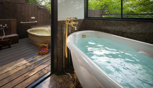 客室露天風呂一例