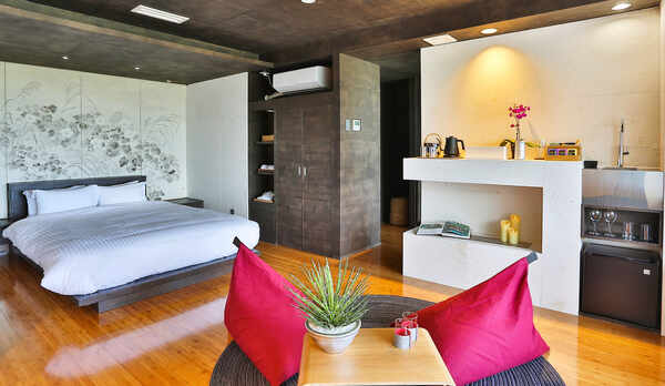 ・オシャレなインテリアが揃うお部屋でリゾートステイをお楽しみください