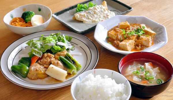 【ご夕食】地元の食材中心＆栄養たっぷり♪和食中心の家庭料理