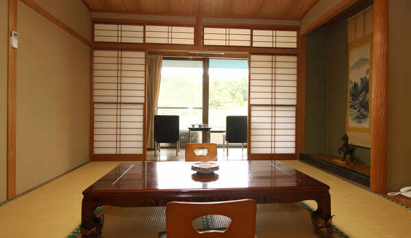 【和室10畳トイレ付き】ご家族に人気の10畳　