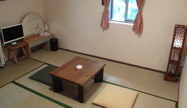 和室（バス・トイレ付８畳）