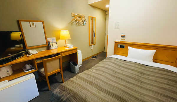 【シングルBタイプ】　広さ12㎡、ベット幅140㎝　スタンダードシングルタイプのお部屋です。