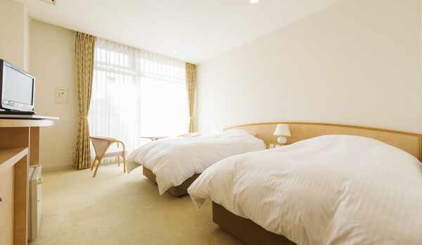  【禁煙】洋室ツイン／２８㎡　（抗菌カーペット）