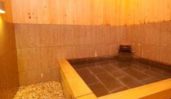 貸切温泉風呂（室内檜風呂）
