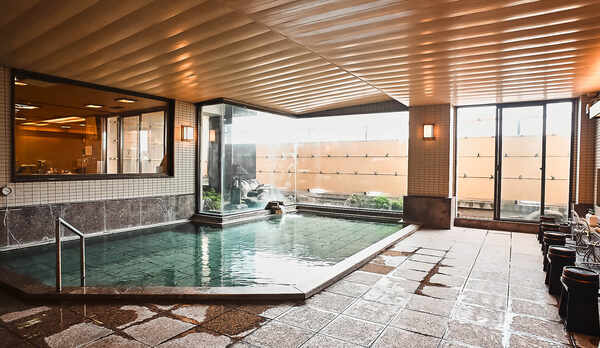 天神の湯（大浴場・殿方）／毎分90．5リットルの自家源泉を使用した循環ろ過。　