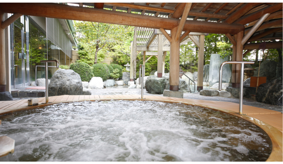 総ヒノキ造りのジャグジーバスで身体の芯までポカポカ。