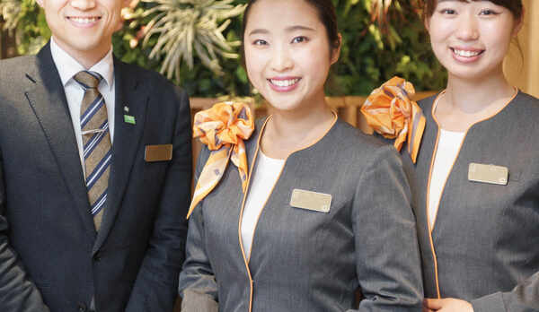 フロントスタッフ