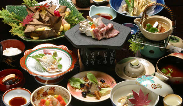 旬の食材を堪能する「季節の懐石料理」一例