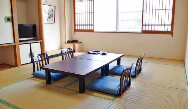 *【和室12畳：街側】ゆったり畳で寛げる和室タイプ。