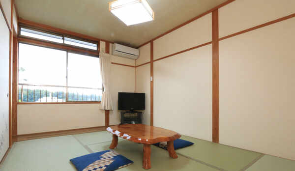 【和室8畳】少し大きめの畳を使用している為、10畳程のお部屋になります。