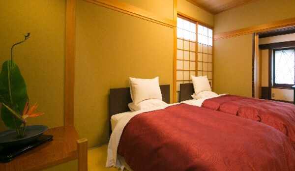 ２階　ひのき風呂内湯付き和洋室