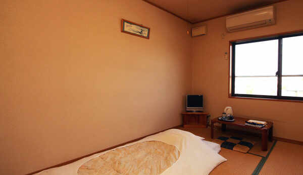 ゆっくりお過ごしいただけるようにお部屋にはお布団をセットしております