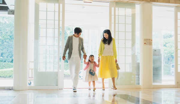 エントランスから館内へ