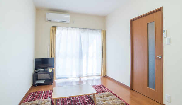 *【客室/1DK】テレビがあり、無料Wi-Fiも完備。お部屋でごゆっくりおくつろぎいただけます。