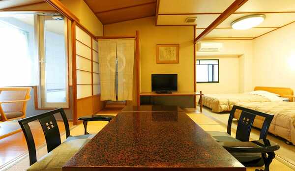 【客室】和洋室＜ベッドルーム+和室＞