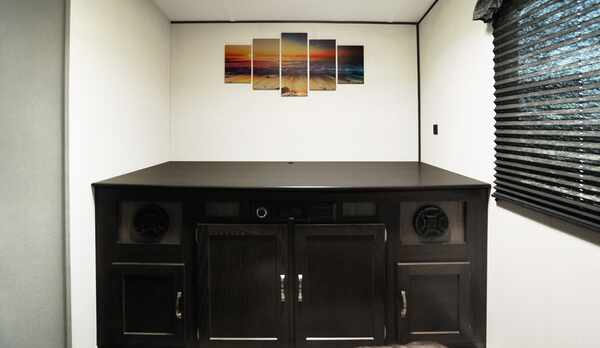 【TRAILER-A】ジャグジー付ヴィラ／2023年北条海岸沿いにグランピング施設が誕生（棟一例）