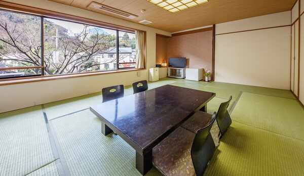 客室　〜山側2階和室10畳〜