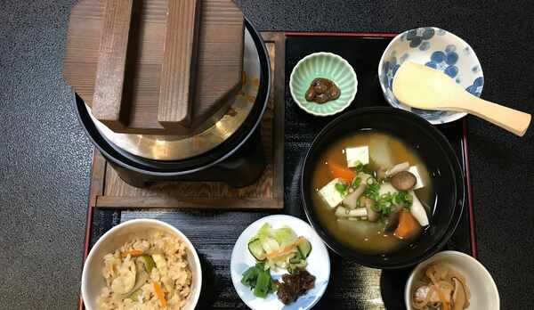 炊きたて　釜めし