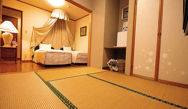 和洋室（露天ジャグジー付）