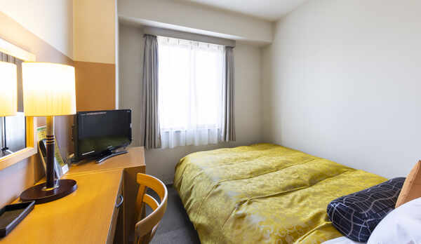 シモンズ社製ダブルベッドの入ったシングルルーム♪