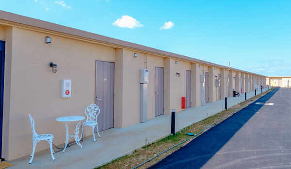 ビーチ・繁華街まで車で5分以内！徒歩圏にコンビニ、レストランもあります。