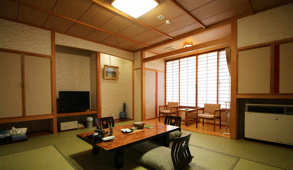 【客室一例】10畳季節感じる中庭を眺める寛ぎの和室