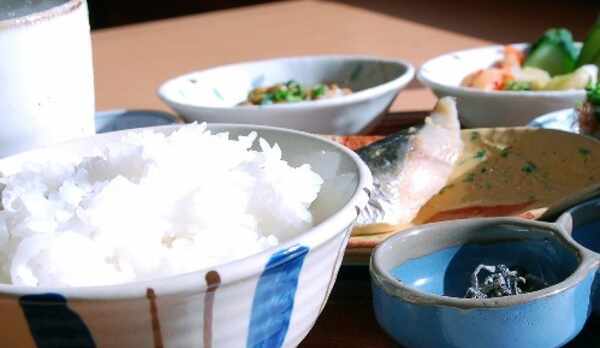 朝食盛付一例（和食）