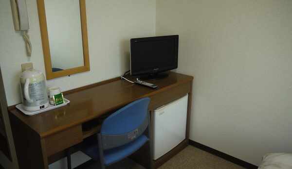 デスク・テレビ・冷蔵庫