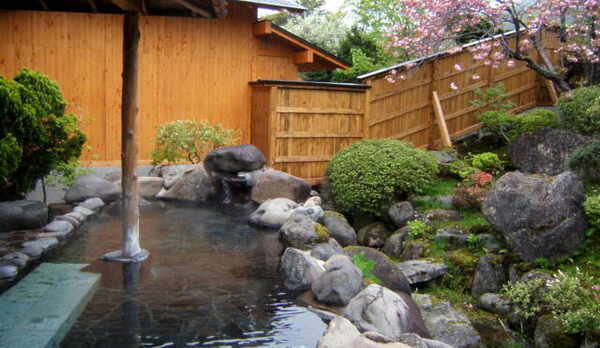 庭園露天風呂・春