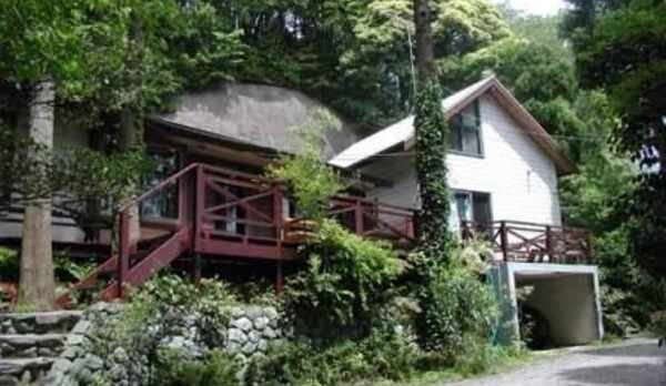 アーティストラウンジ外観