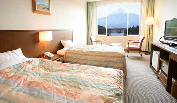 洋室　禁煙　お部屋からも富士山がご覧いただけます。