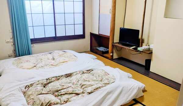 *和室（ツイン）／畳の部屋でゆっくりとお寛ぎください。