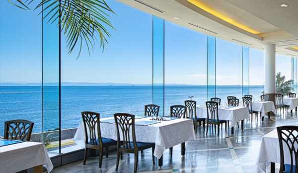海の見えるレストラン