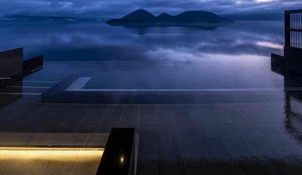 湖上の湯露天風呂(薄暮)