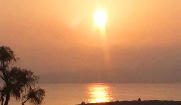 *海側のお部屋からは早起きすると朝日が見えますよ♪